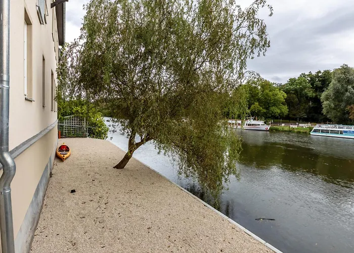 Saale Mit Burgblick * Halle (Saale)